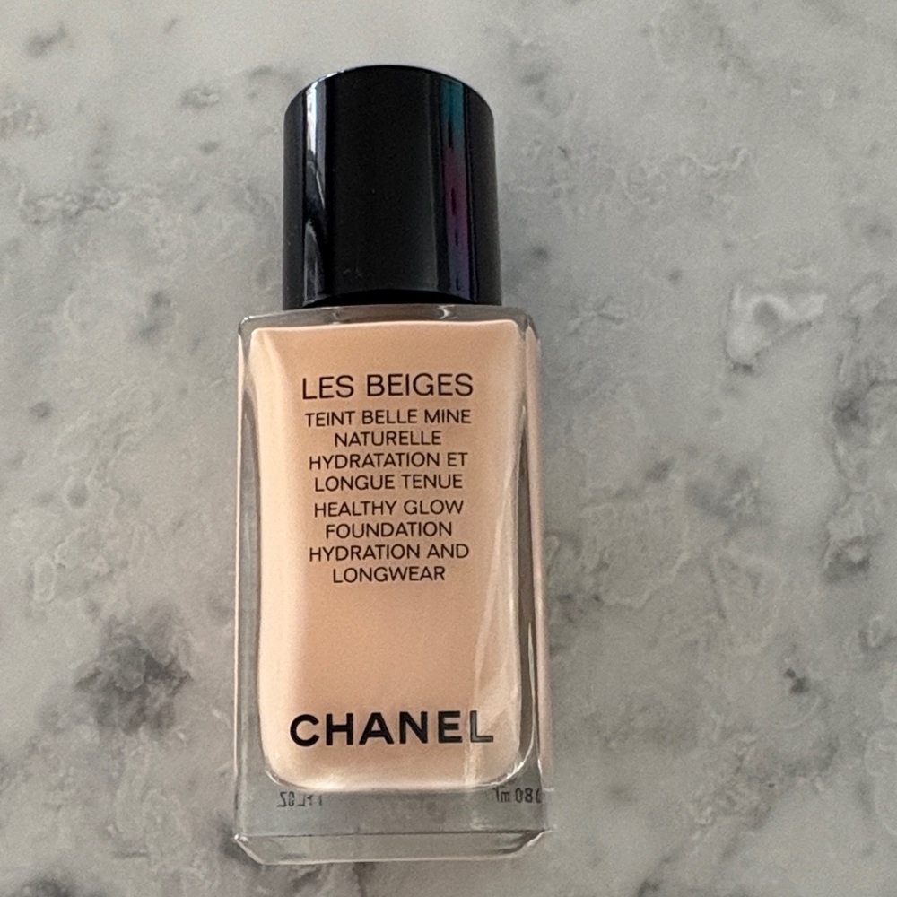 CHANEL Les Beiges Healthy Glow Foundation - Beige
